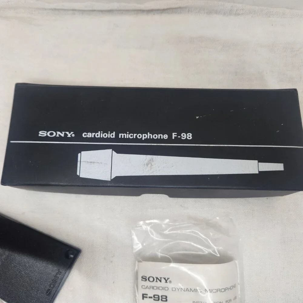 Sony F-98 Cardioid Microphone with Stand & Case Wired