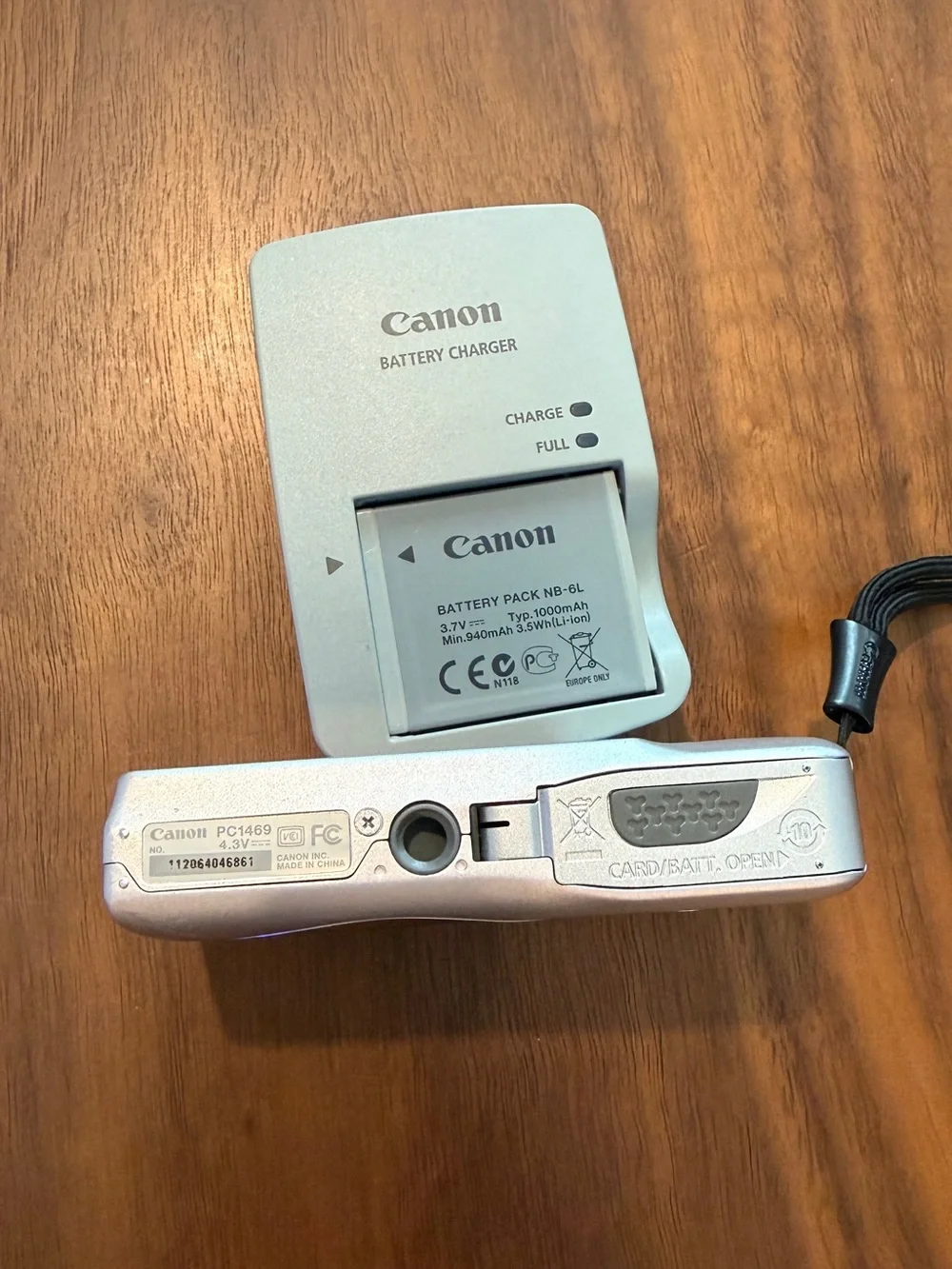 Canon ELPH SD1300 IS with Charger