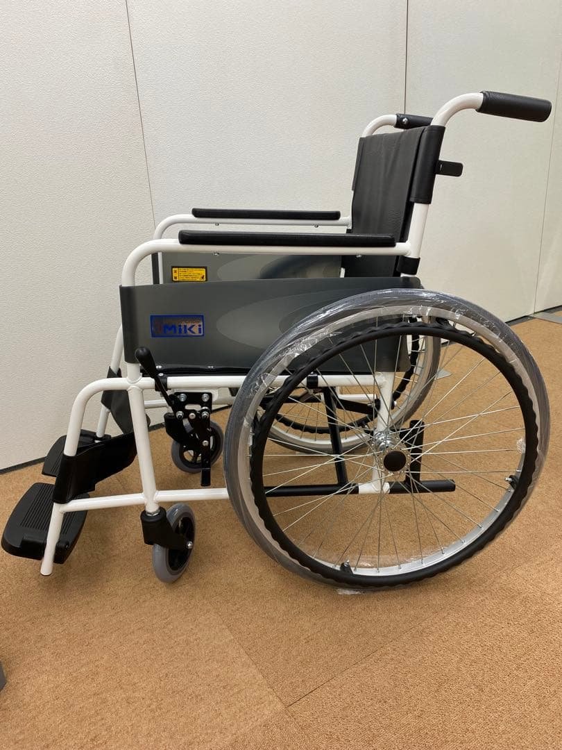 Special Price [New Unused] MIKI Self-Propelled Wheelchair VS-1 - Flat-Free Tire Wheelchair