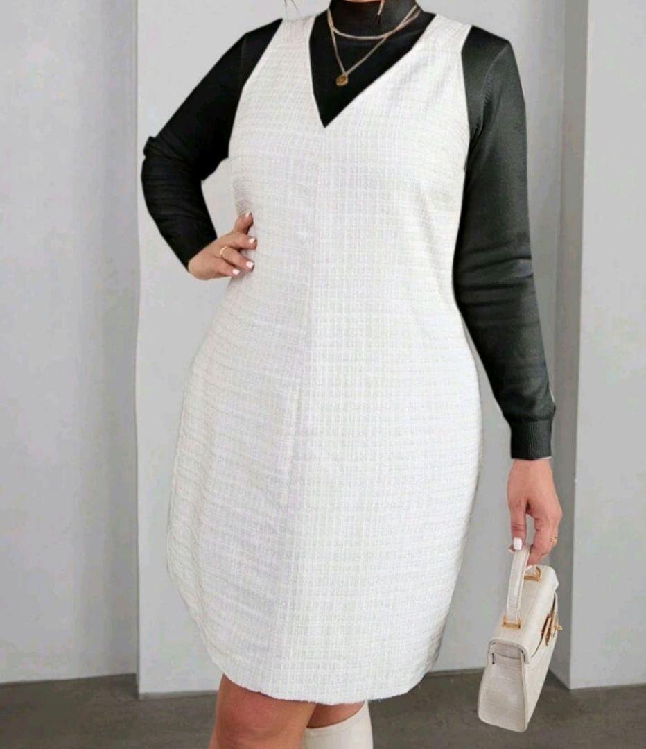 White V-neck sleeveless dress
