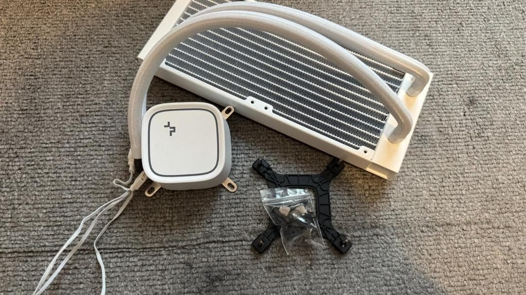 DEEPCOOL LE520 White with Radiator Guard
